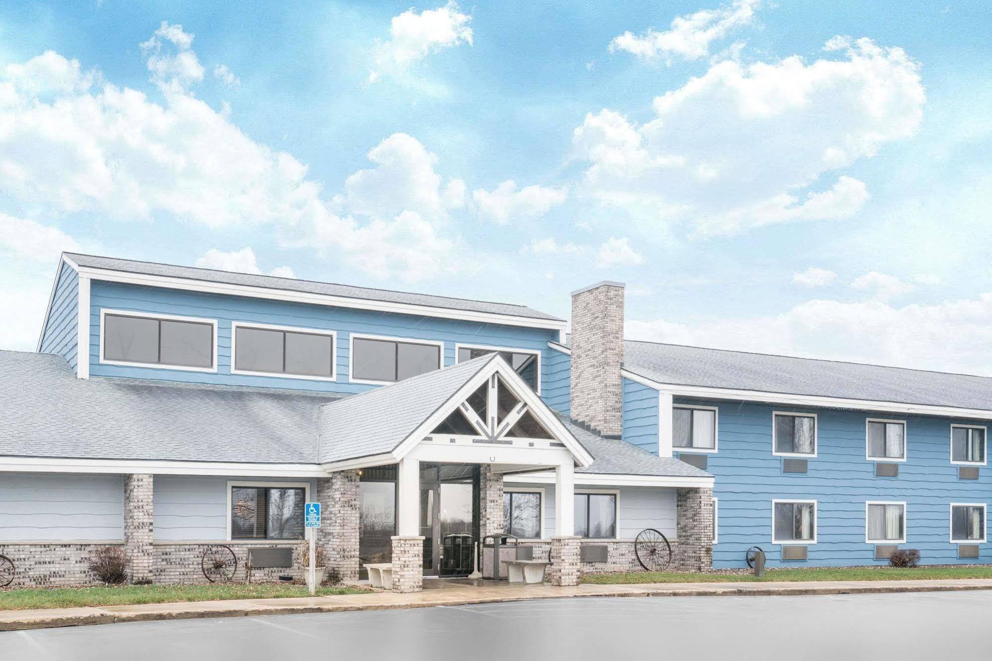 Baymont By Wyndham Kasson Rochester Area Extérieur photo