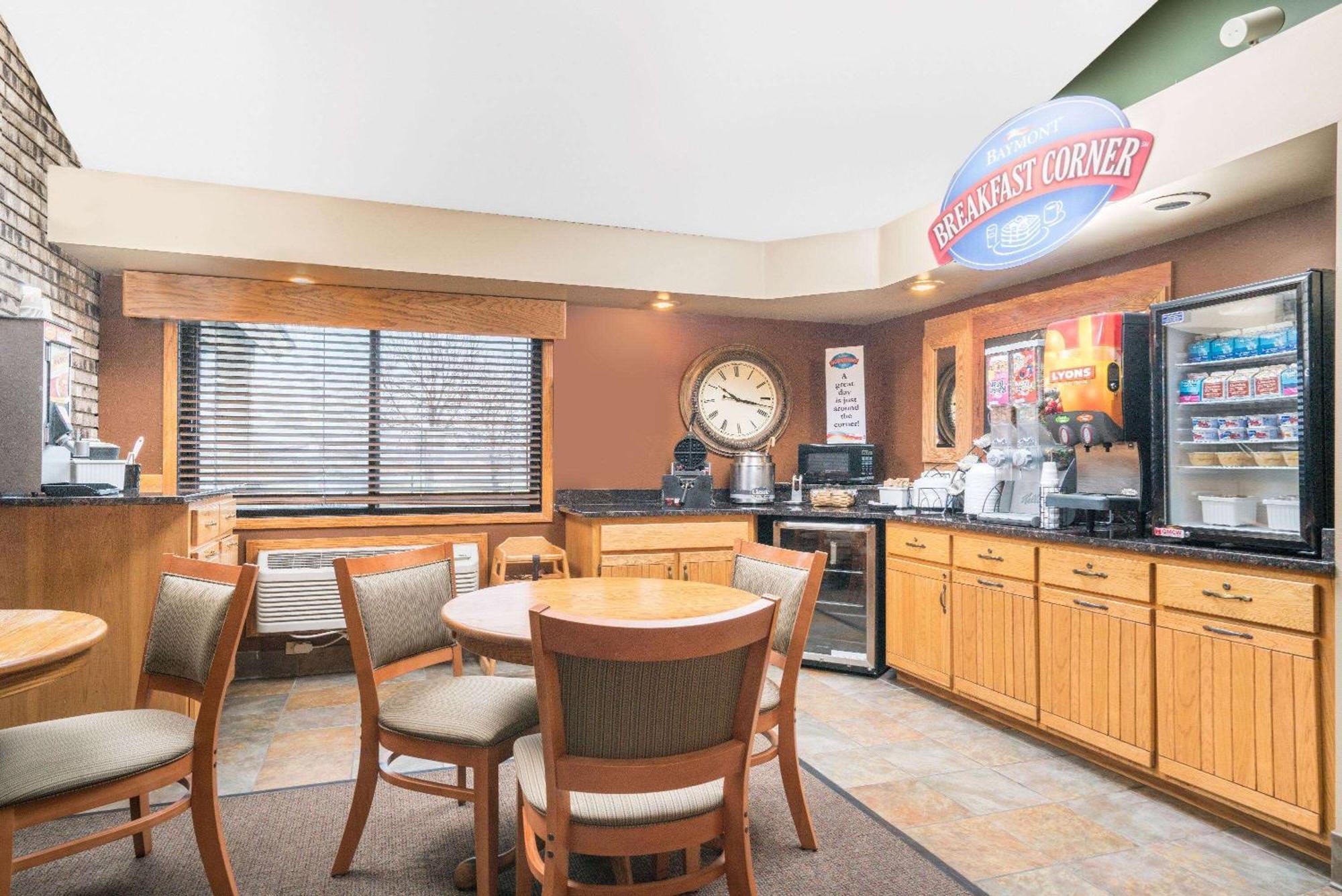 Baymont By Wyndham Kasson Rochester Area Extérieur photo