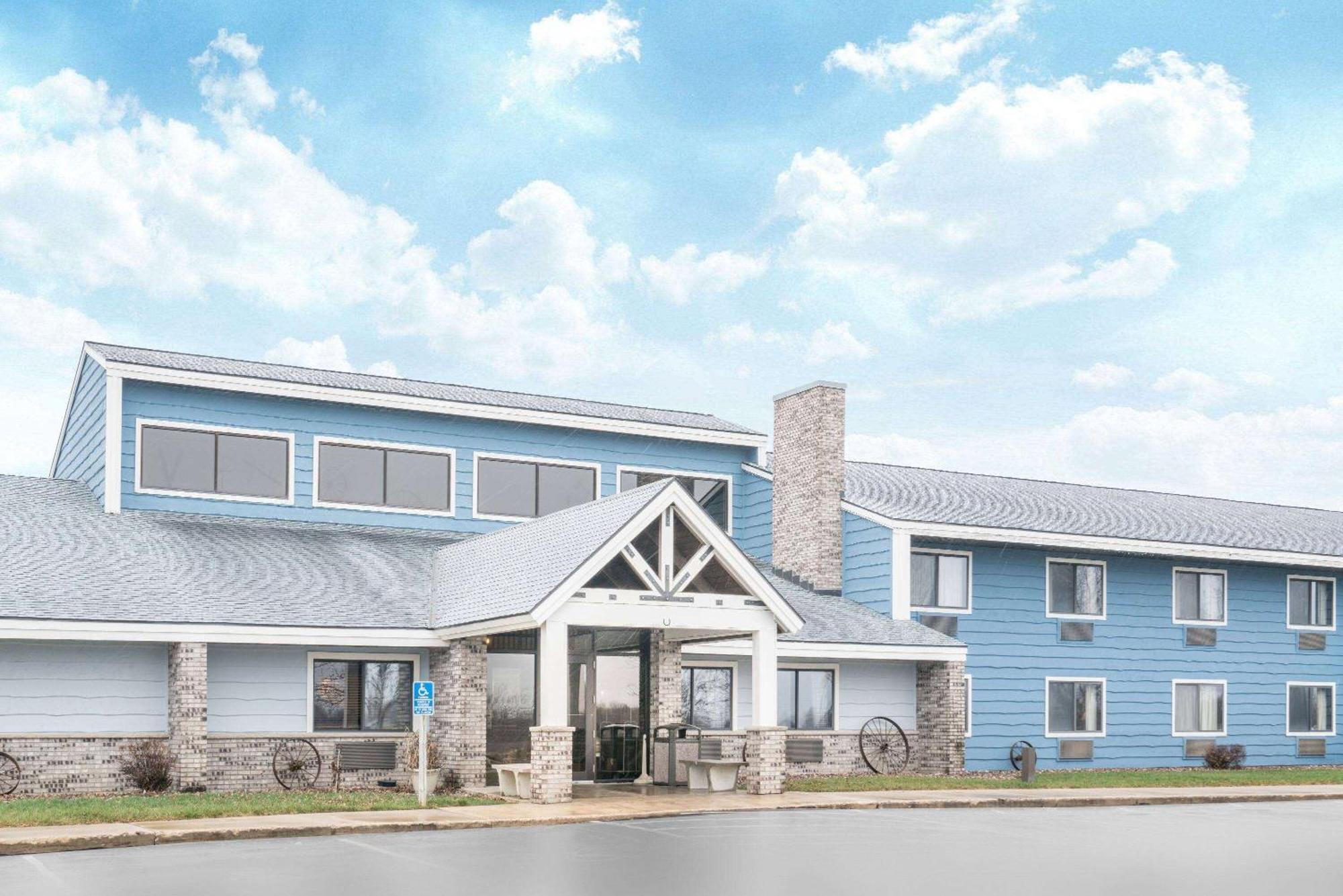 Baymont By Wyndham Kasson Rochester Area Extérieur photo