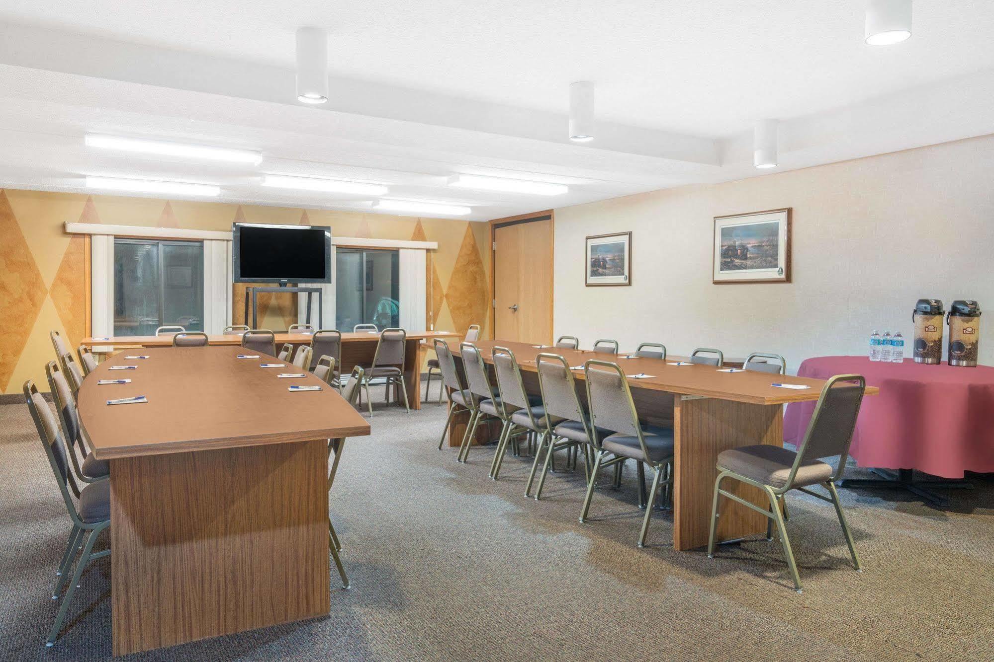 Baymont By Wyndham Kasson Rochester Area Extérieur photo